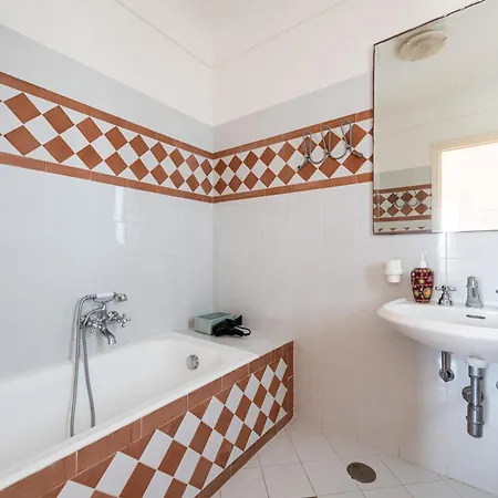 Alojamento de Acomodação e Pequeno-almoço Tra Cielo E Mare - Fantastic Sea View 3*